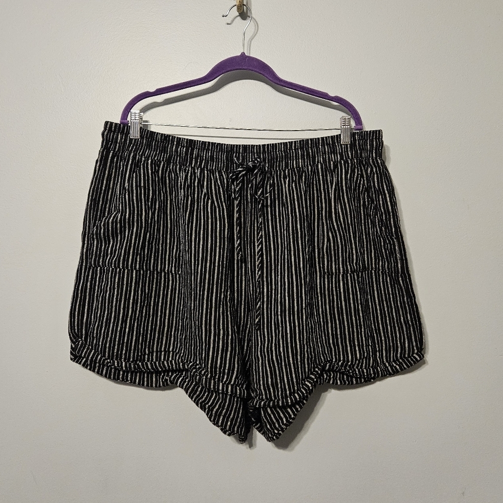 Forever 21 Monochrome Striped Shorts